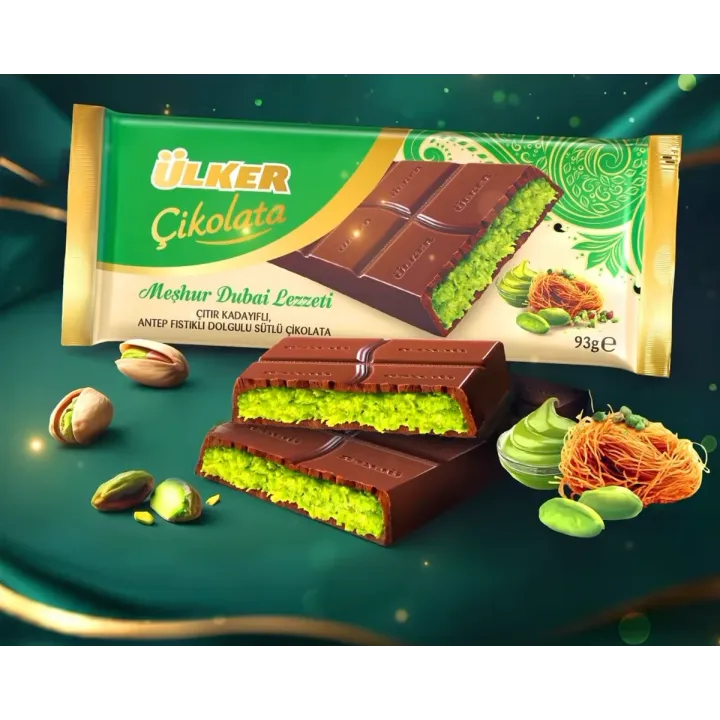 Chocolat de dubai coupé et pistaches